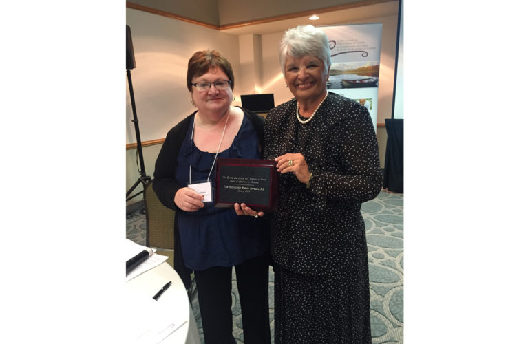 Sharon Carstairs, championne des soins palliatifs, reçoit un prix d’excellence de la Coalition pour des soins de fin de vie de qualité du Canada