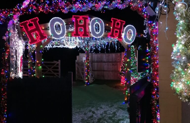 Broom Christmas lights display dazzles for charity