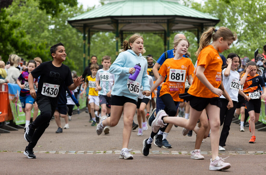 A sold-out Hospice Mini Marathon sees 1,600 children run for local hospice care ©Ben Peters Photography
