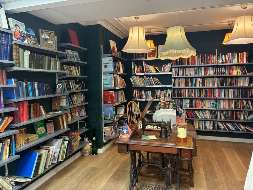 Book lovers invited to discover a Hidden Gem – and help keep the shelves full